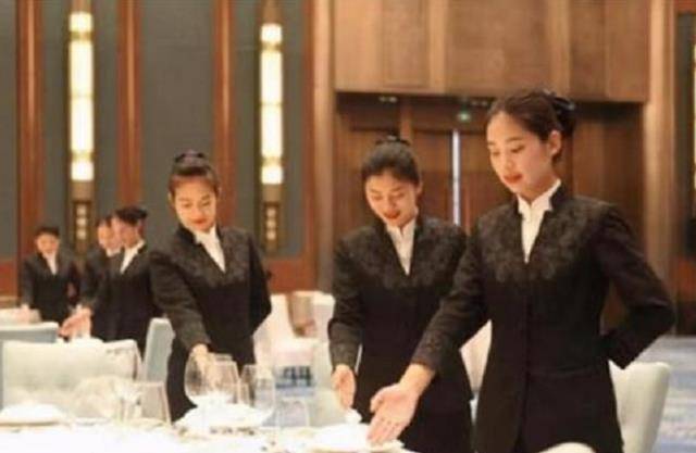 26岁国宴级服务员 3次为国家宴会服务，一般酒店请不动她